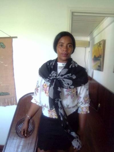 Zaza 34 Jahre Sofia Madagaskar