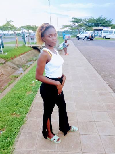 Marie 26 ans Nfoundi Cameroun