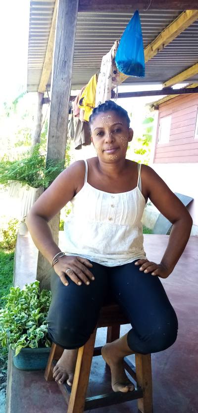 Delphine 44 ans Nosy Be Hell Ville Madagascar