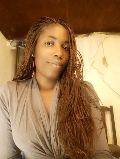 Sandra 38 years Africaine Cameroon