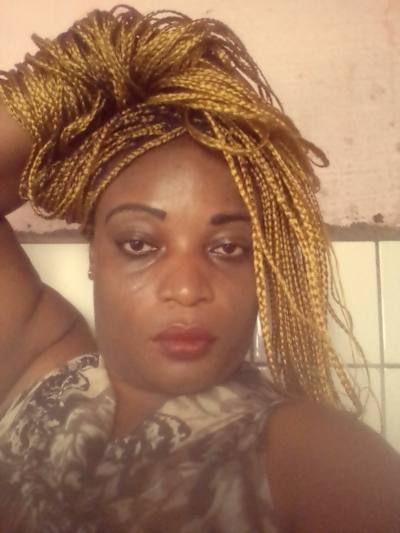 Emilie Site de rencontre femme black Belgique rencontres célibataires 33 ans