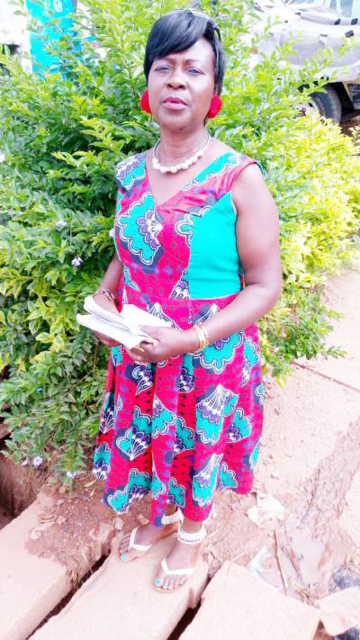 Suzanne 58 Jahre Yaounde Kamerun