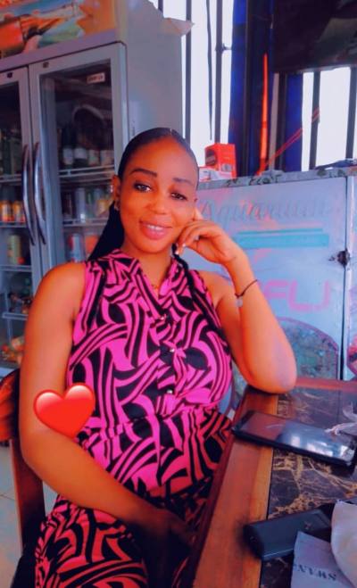 Madeleine 33 ans Mengueme  Cameroun