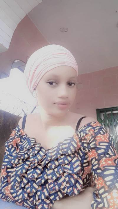 Zena 28 ans Ratoma Guinée