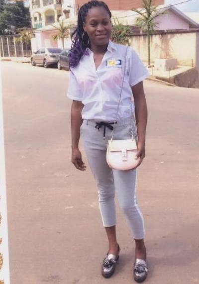 Therese  25 ans Yaoundé V Cameroun