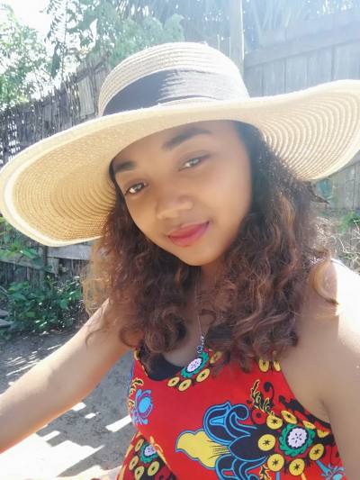 Rosalie 23 ans Tamatave Madagascar