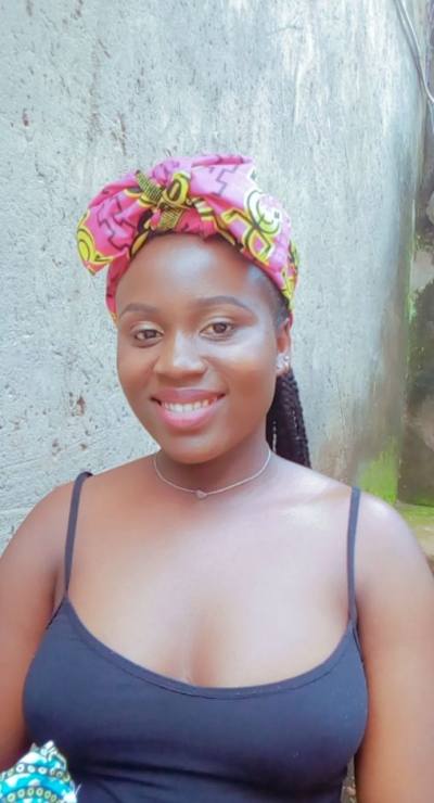 Doris 24 ans Yaoundé Cameroun