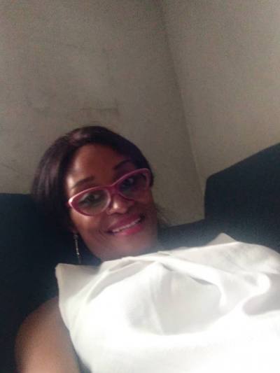 Sariette 35 Jahre Yaounde 4 Kamerun
