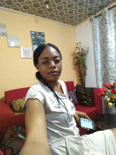 Carine 34 ans Yaounde Cameroun