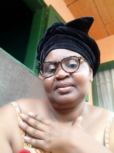 Pauline 55 Jahre Yaoundé 4e Kamerun