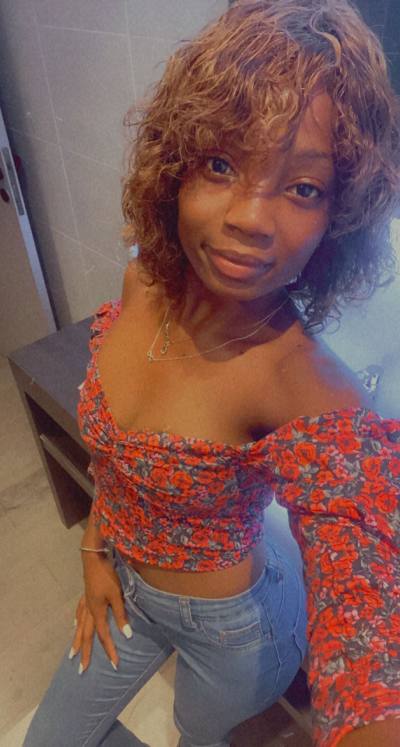 Claire 27 Jahre Libreville  Gabun