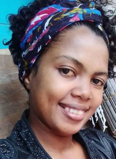Sisca Site de rencontre femme black Madagascar rencontres célibataires 28 ans