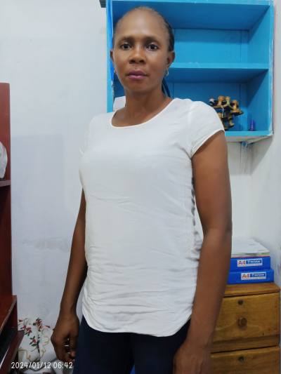 Elise 43 ans Yaoundé Cameroun