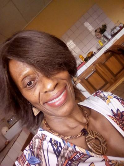 Mariane 58 ans Douala Cameroun