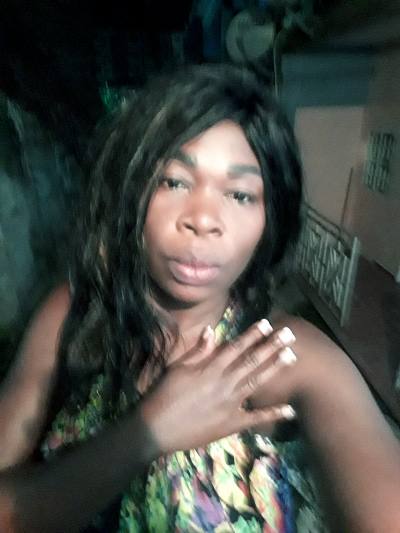 Carla 39 Jahre Yaoundé  Kamerun
