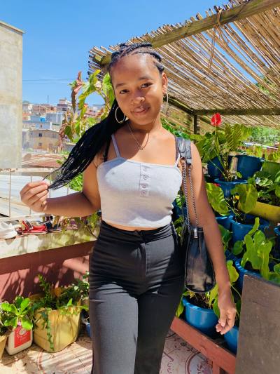 Sarah 23 ans Antananarivo Madagascar