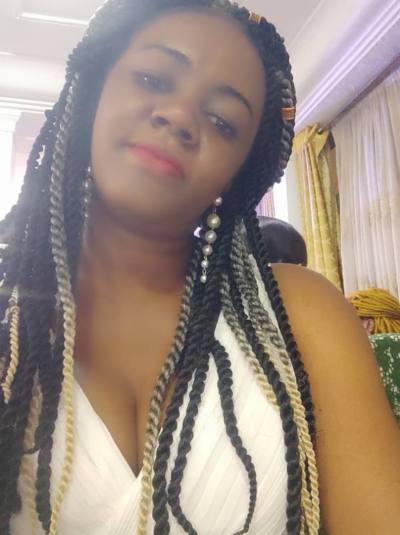 Nicole 39 Jahre Yaoundé Kamerun