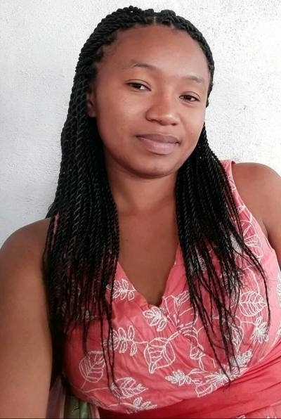 Isabelle 36 years Ambanja Madagascar