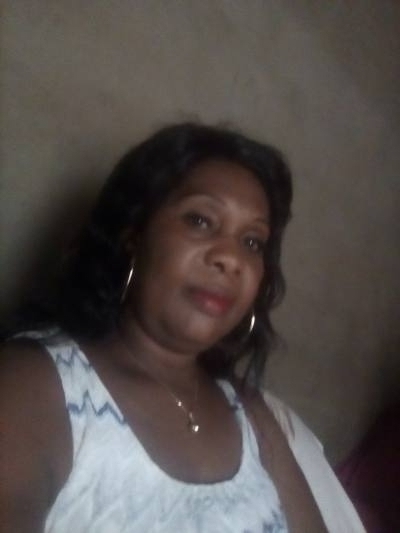 Agnes 49 Jahre Centre Kamerun