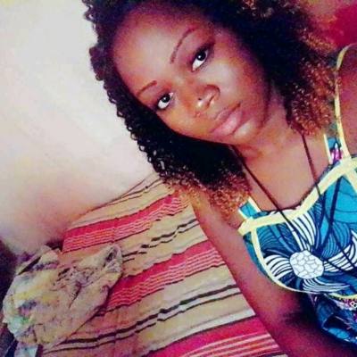 Dorine 25 ans Yaoundé Cameroun