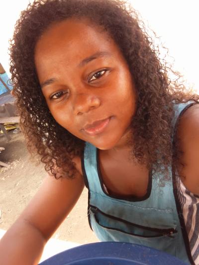 Angelina 29 ans Sambava  Madagascar