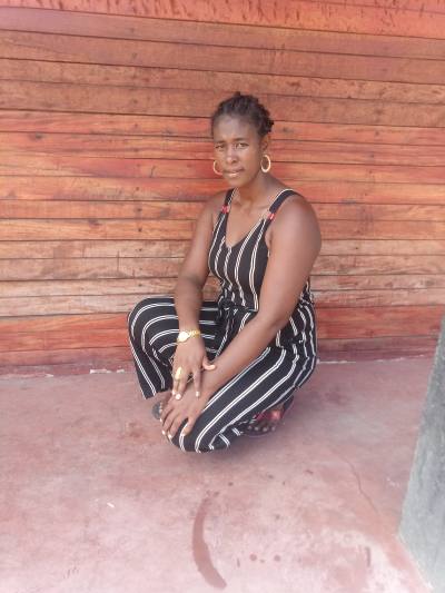 Fredine 29 ans Vohemar Madagascar