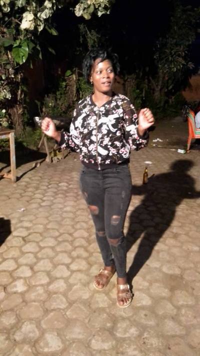 Agathe 29 ans Yaoundé Cameroun