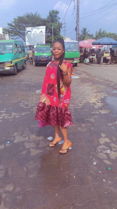 Celine 23 ans Douala 5 Eme  Cameroun