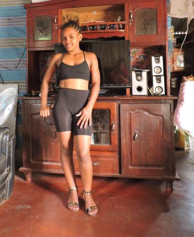 Bertina 23 ans Sambava Madagascar