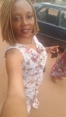 Ella 32 ans Awea Escalier Cameroun