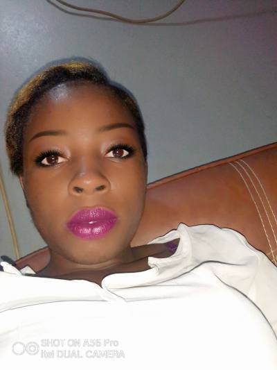 Cynthia 25 ans Christian Cameroun