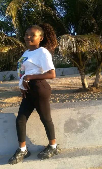 Venisca 24 ans Sambava Madagascar