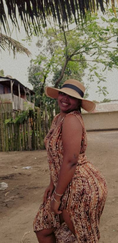 Julia 23 ans Tamatave Madagascar