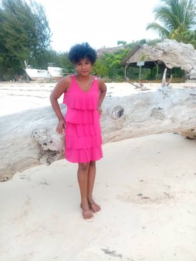 Amina 32 ans Nosy Be Madagascar
