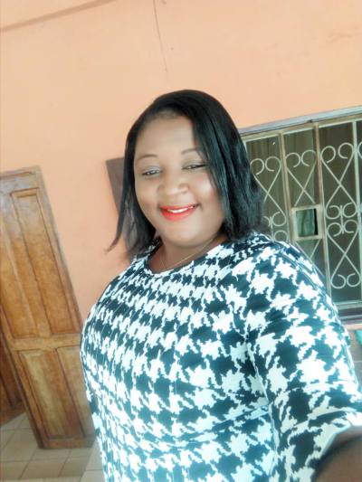 Suzane 30 ans Yaounde Cameroun