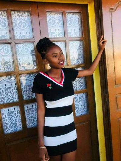 Cynthia 22 Jahre Sambava Madagaskar
