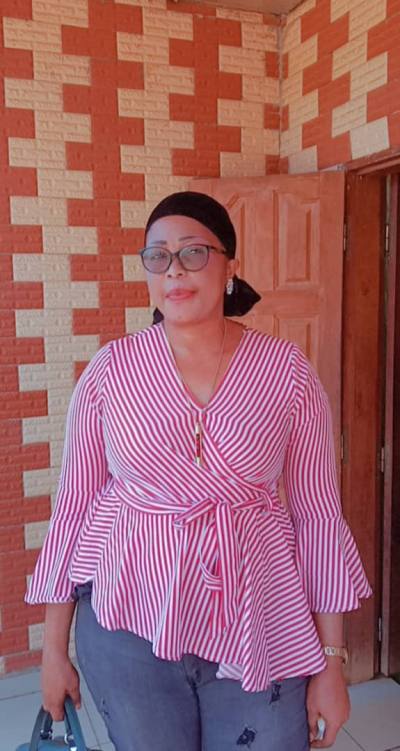 Nathalie 52 Jahre Yaoundé 4 Kamerun