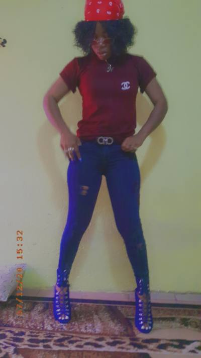 Larissa 26 ans Yaounde 5ème Cameroun