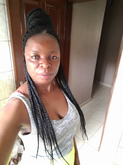 Yvette 37 ans Yaoundé Cameroun