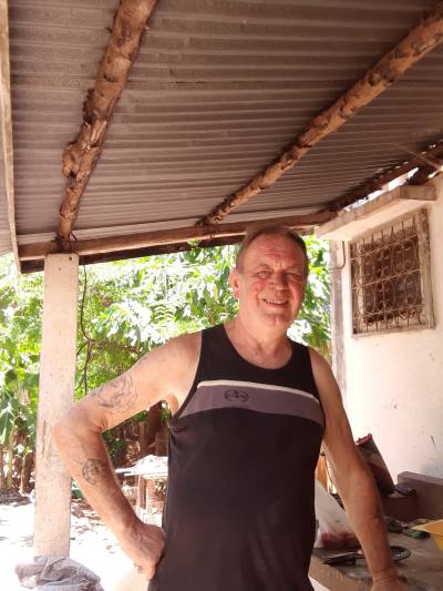 Mick 63 ans Einville Au Jard France