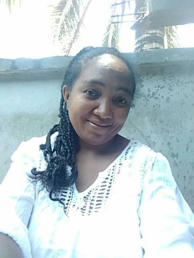 Aurelie 36 years Antalaha Madagascar