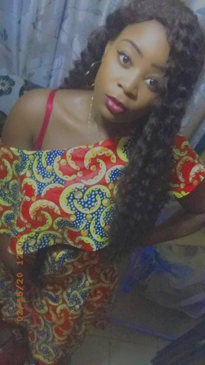Claudia 31 Jahre Yaoundé Kamerun