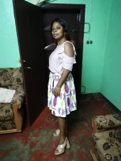 Maite  42 years Douala  Cameroon