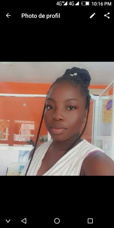 Synthia 22 ans Cotonou Bénin
