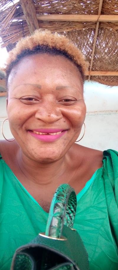 Angela 34 Jahre Bongor Tschad