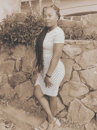 Jeanne 29 Jahre Yaoundé  Kamerun