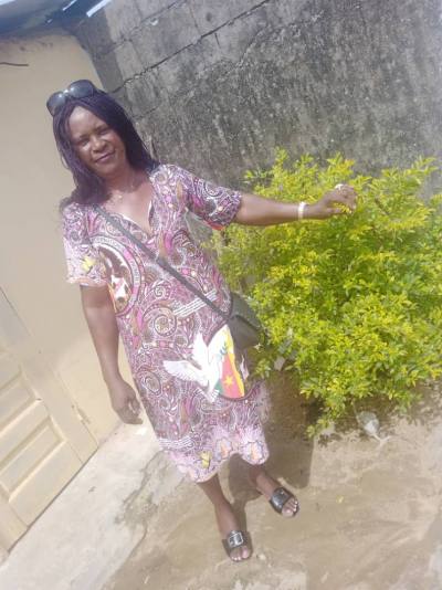 Ruth 60 ans Edea  Cameroun