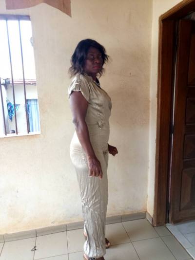 Genevieve 60 ans Yaoundé Cameroun