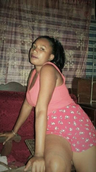 Stephanie 29 ans Sambava Madagascar