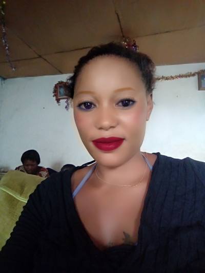 Ezechelda 33 ans Yaoundé  Cameroun